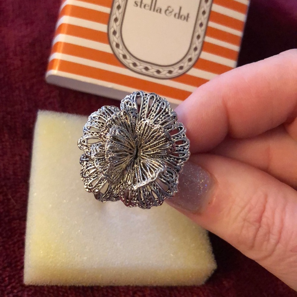 Stella and Dot silver floral ring sizes 5 - 8